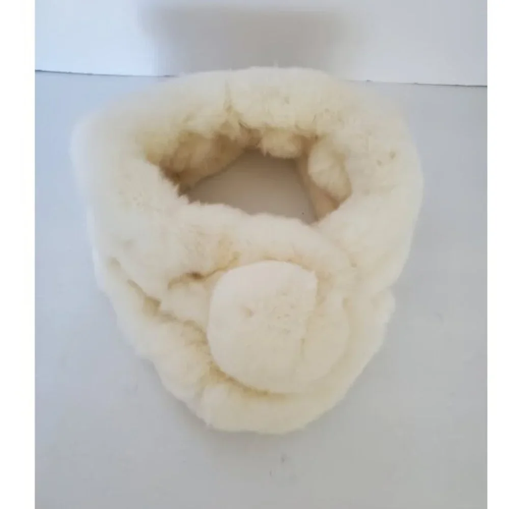 EUC Ivory Soft Fluffy Warm Faux Neck Scarf Wrap w Pom-Pom Accent Closure